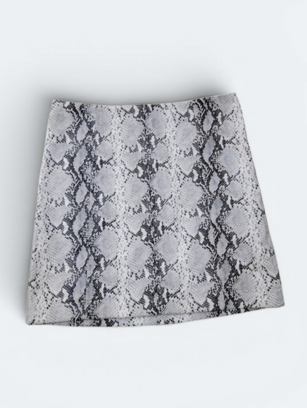 Wild Honey Faux Leather Snakeprint Mini Skirt White Gray Black Size Small